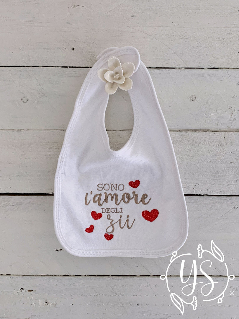 Bavaglino neonato dedica ricamata festa degli zii cucyscuci