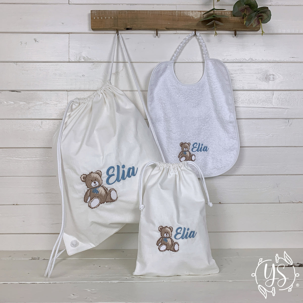 Set asilo - Elia con orsetto