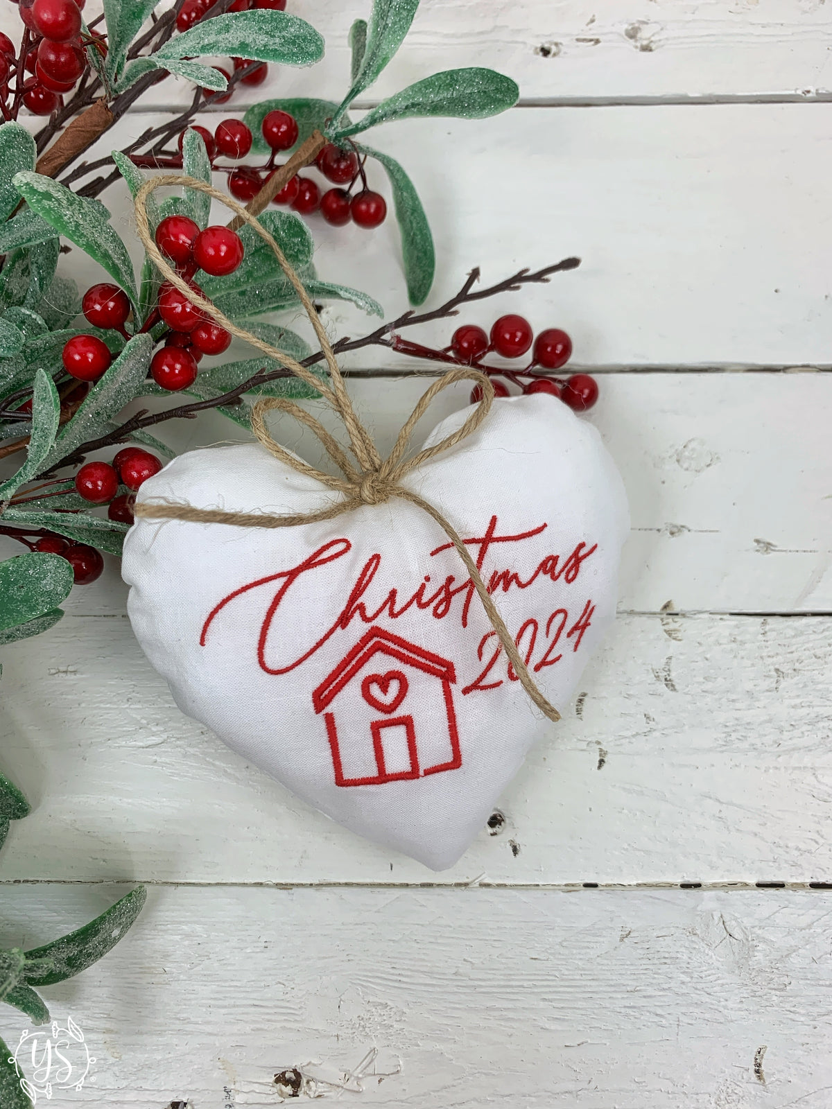 Cuore imbottito - Cotone bianco latte e nastro in spago naturale -  Christmas 2024  + casetta