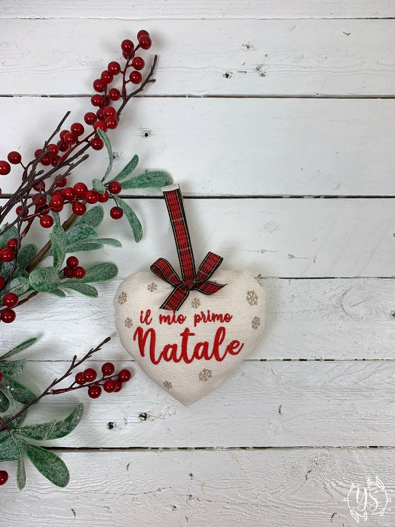 Cuore &quot;Il mio primo Natale&quot;  - cotone  purgato panna, ricamo rosso e nastro tartan