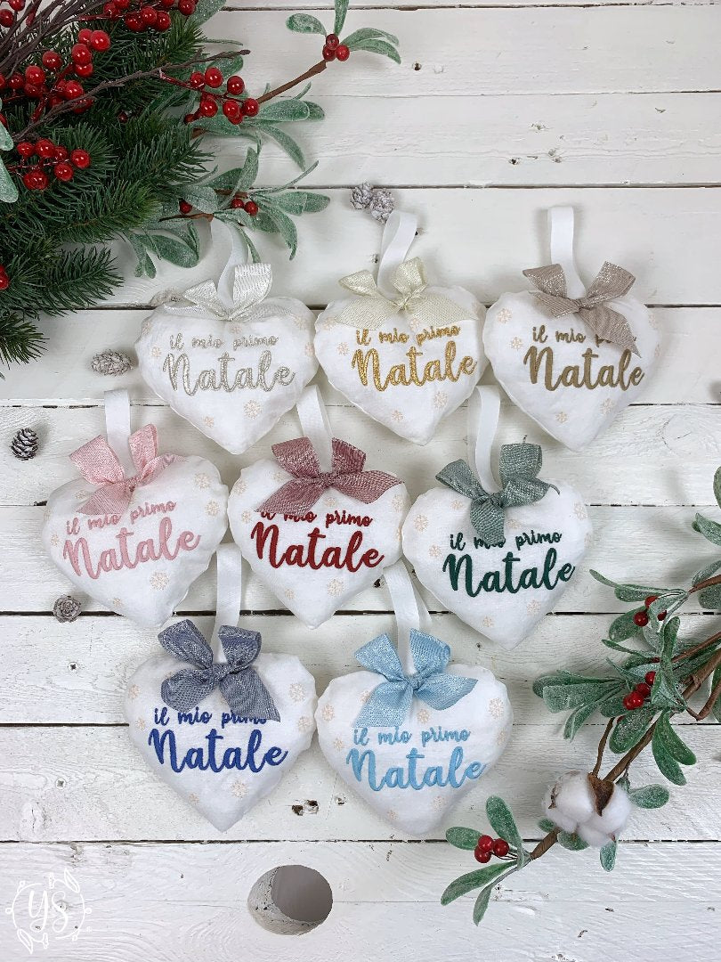 Cuore &quot;Il mio primo Natale&quot; in cotone bianco latte e nastro brillante