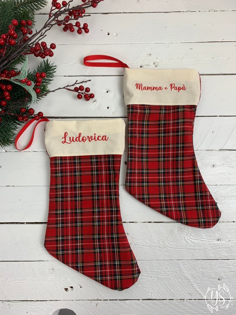 Calza natalizia in tartan con risvolto panna