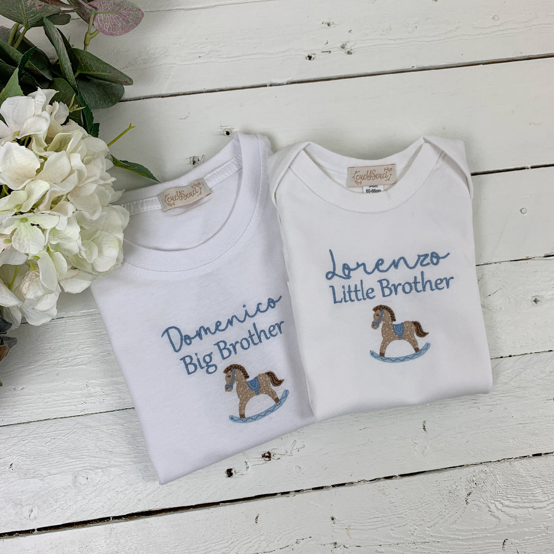 Big/little brother con cavallo a dondolo